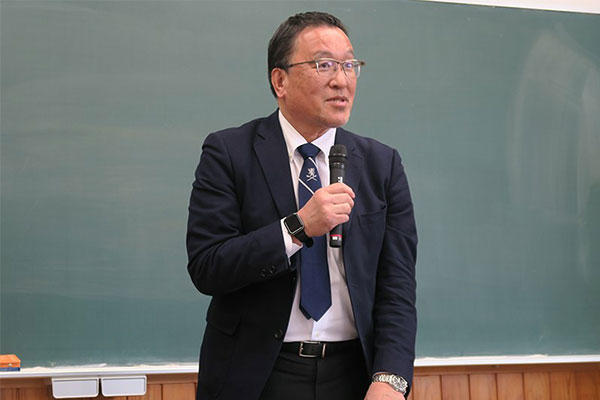 鹿児島大学稲盛アカデミーの武隈晃アカデミー長による開校挨拶